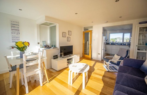 Rhyd-y-clafdy House | Superb Seafront House - Pet-friendly - Best Views.