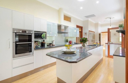 Maleny House | Superb Setting for Maleny Family Stay