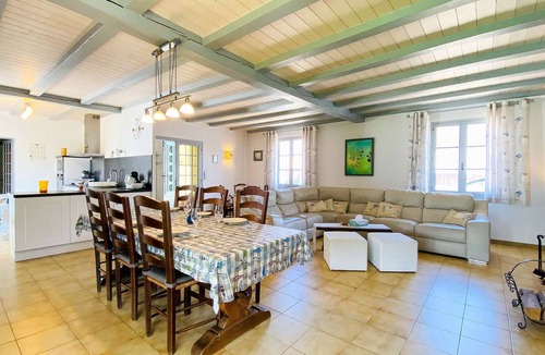 Le Bois-Plage-en-Re House | Superb single storey villa with garden and pool