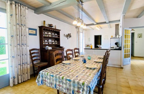 Le Bois-Plage-en-Re House | Superb single storey villa with garden and pool