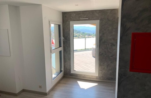 Gap House | Superb south-facing architect-designed villa 230m2 with jacuzzi