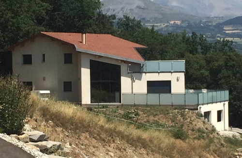 Gap House | Superb south-facing architect-designed villa 230m2 with jacuzzi