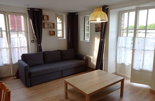 Pont-sur-Yonne Apartment | Superb studio in town center