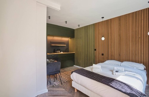 Neuilly-sur-Seine Apartment | ﻿Superb Suite in Neuilly Porte Maillot