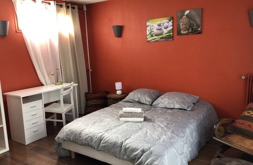 St-Andre-de-l'Eure House | SUPERB TOWN-CENTRE APARTMENT WITH GARDEN