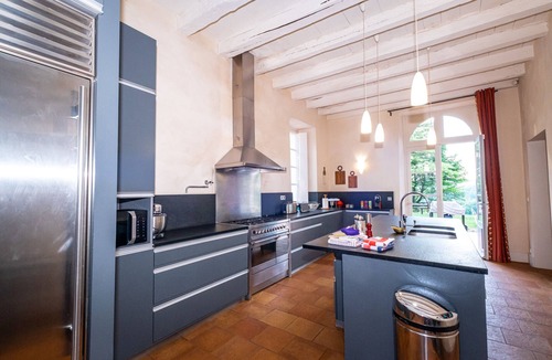 Castelnau-de-Montmiral Villa | Superb Villa Fezembat with Pool & Park