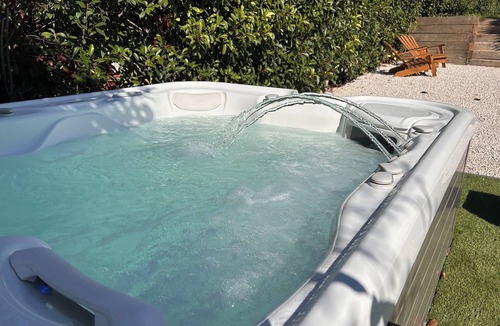 Saint-Jean-de-Vedas Villa | Superb villa with pool and jacuzzi 20mn from the beaches/300m from Montpellier