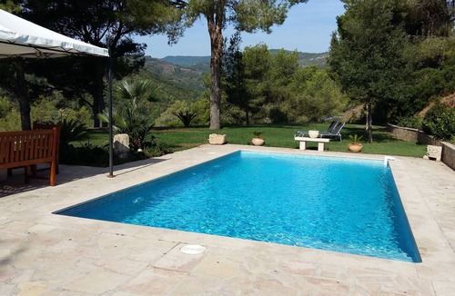 L'Albiol Villa | Superb villa located in a pine forest, with swimming pool, 15 minutes from the beaches.