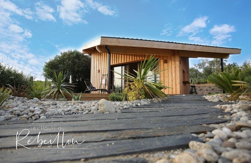 Flourens Villa | Superb Villa with infinity pool & 40 m2 Ecolodge Spa cabin for 8