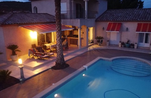 Montpeyroux Villa | Superb villa with large swimming pool, views of vineyards and mountains