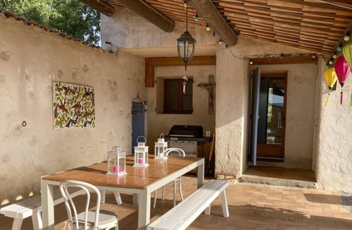 Niozelles Villa | Superb Villa with pool, tennis court, large wooded grounds in the Luberon
