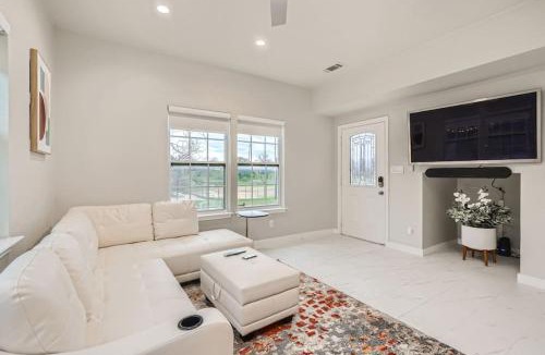 Foster Heights House | Superb White Modern Farm House