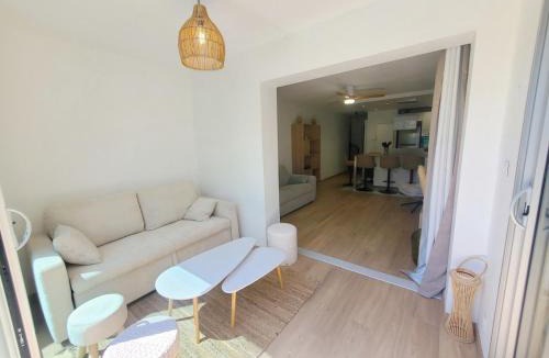 Saint-Mandrier-sur-Mer Apartment | Superbe appartement 2 chambres refait à neuf avec terrasse à Pin Rolland - A deux pas des plages