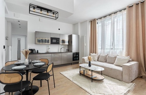Bercy Apartment | Superbe Apartment Center of Paris