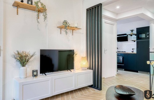 Saint-Jean Eudes Saint-Gilles Apartment | Superbe Appart Chic en Plein Centre Ville + Parking