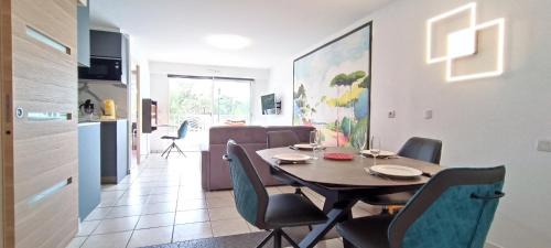 Chateau-d'Olonne Apartment | Superbe appartement avec piscine chauffée et parking privé - La Clé Chaumoise