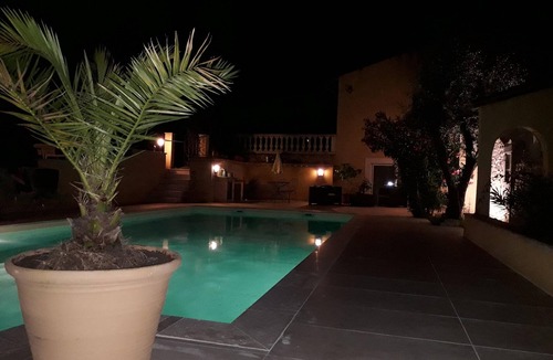 La Cassaigne Apartment | superbe Appartement de luxe dans villa sur 3500 m2 de terrain, arboré de pins