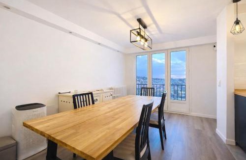 Plateau - Mont-Valerien Apartment | Superbe appartement avec une vue magnifique 3 Chambres 6 Pers Proche toutes commodités moins 30 pourcents sur LONG SEJOURS