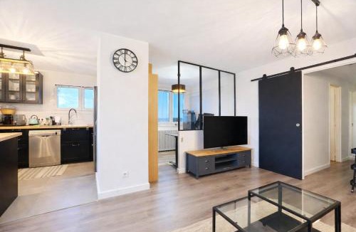 Plateau - Mont-Valerien Apartment | Superbe appartement avec une vue magnifique 3 Chambres 6 Pers Proche toutes commodités moins 30 pourcents sur LONG SEJOURS