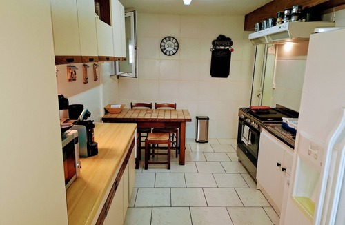 Seclin Apartment | Superbe Appartement de 200m2,10 Pers, 3 Chambres, Jeux , Cuisine Pour les Pros