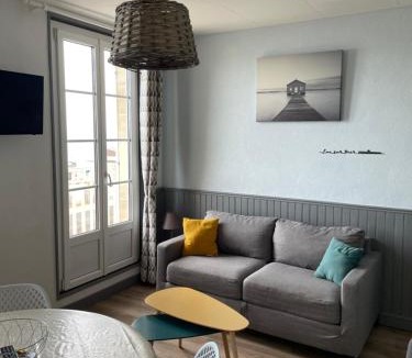 Luc-sur-Mer Apartment | Superbe appartement front de mer