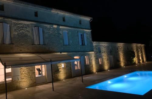 Bourg-sur-Gironde Villa | # Superbe Château piscine chauffée # 14 personnes
