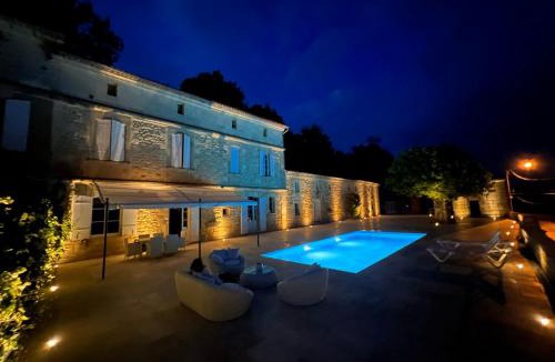 Bourg-sur-Gironde Villa | # Superbe Château piscine chauffée # 14 personnes