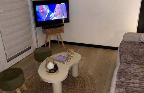 Nevers Apartment | Superbe cocon chic, clim et terrasse privée, déco soignée