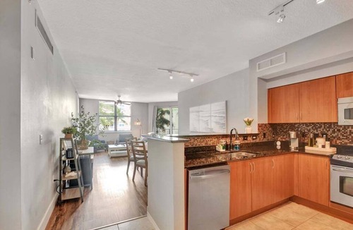 East Ocean Ave Condo | Superbe Condo