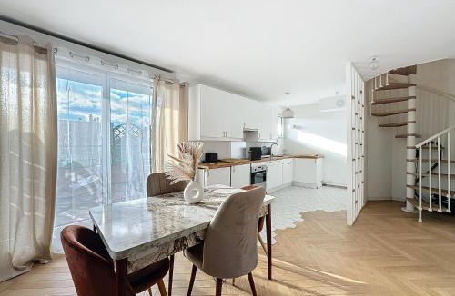 Joinville-le-Pont Apartment | Superbe Duplex 6p & Terrasse Paris RER 15 min