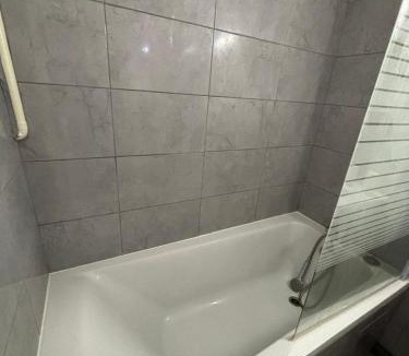 Saint-Priest Apartment | Superbe grand studio, parking