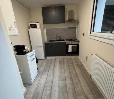 Saint-Priest Apartment | Superbe grand studio, parking
