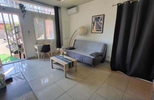 Villeveyrac Apartment | superbe loft climatisé jardin et piscine