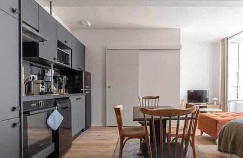 Vieux Vichy Apartment | Superbe studio climatisé dans immeuble classé