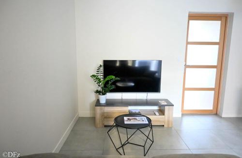 Arthes Apartment | Superbe T2 climatisé avec patio et jardin