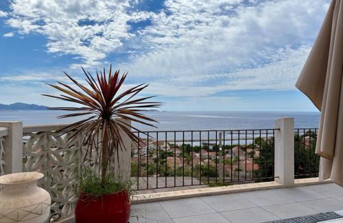 L'Estaque Apartment | Superbe terrasse avec vue panoramique sur la mer