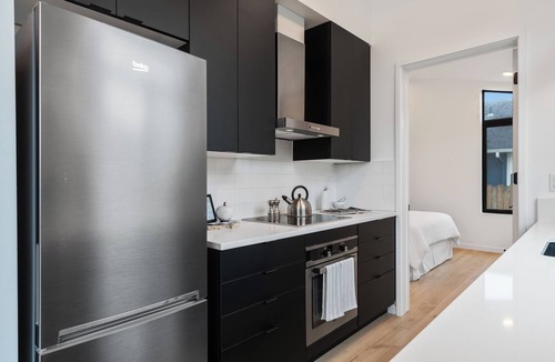 Delridge House | Superbly located Tiny house all Decked Out