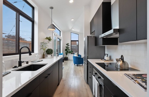 Delridge House | Superbly located Tiny house all Decked Out