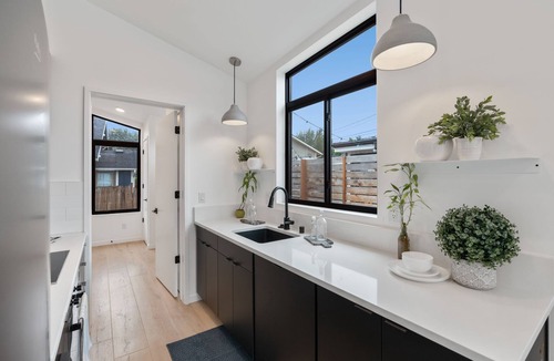 Delridge House | Superbly located Tiny house all Decked Out