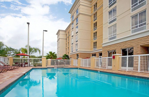 Orange Park House | Superbly Relaxing Room Enjoy On-Site Restaurant