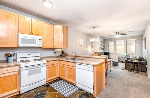 Kimball Junction Condo | Superbly Updated Condo with Mountain Views, Shared Pool, Hot Tub, Walking Paths