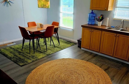 Jefferson House | SuperCool Mid-century Retro, E. Texas Starry Skies