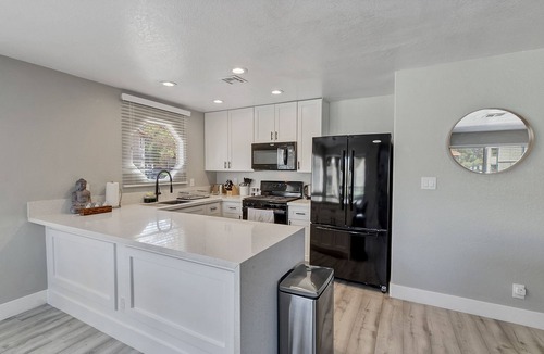 Spring Valley Apartment | Superhost 5 Star ⭐ Service with 2 Bedrooms