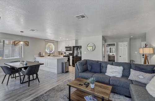 Spring Valley Apartment | Superhost 5 Star ⭐ Service with 2 Bedrooms