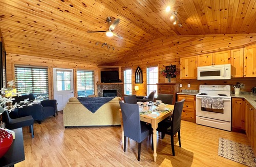 Wasaga Beach Ski Chalet | Superhost!- Cozy and quiet chalet retreat