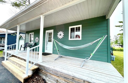 Wasaga Beach Ski Chalet | Superhost!- Cozy and quiet chalet retreat
