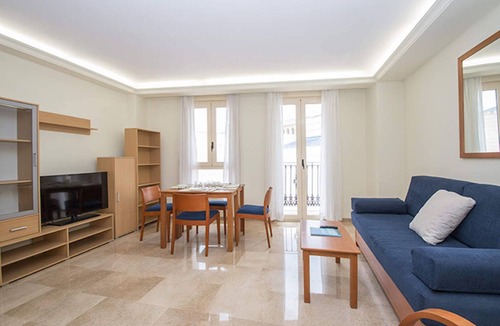 Trinitat Apartment | Superior 2 Bedroom apartment with balcony. VIV 21