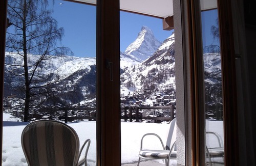 Zermatt Ski Chalet | Superior 4*Apt, direct access, no steps, great views, quiet area, fast WiFi
