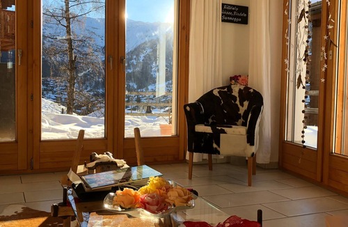 Zermatt Ski Chalet | Superior 4*Apt, direct access, no steps, great views, quiet area, fast WiFi
