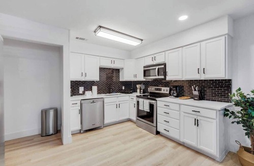 Northwest Dallas House | Superior 4BR/2B Home with Hot Tub & Grill